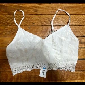 New pacsun white embroidered crop top